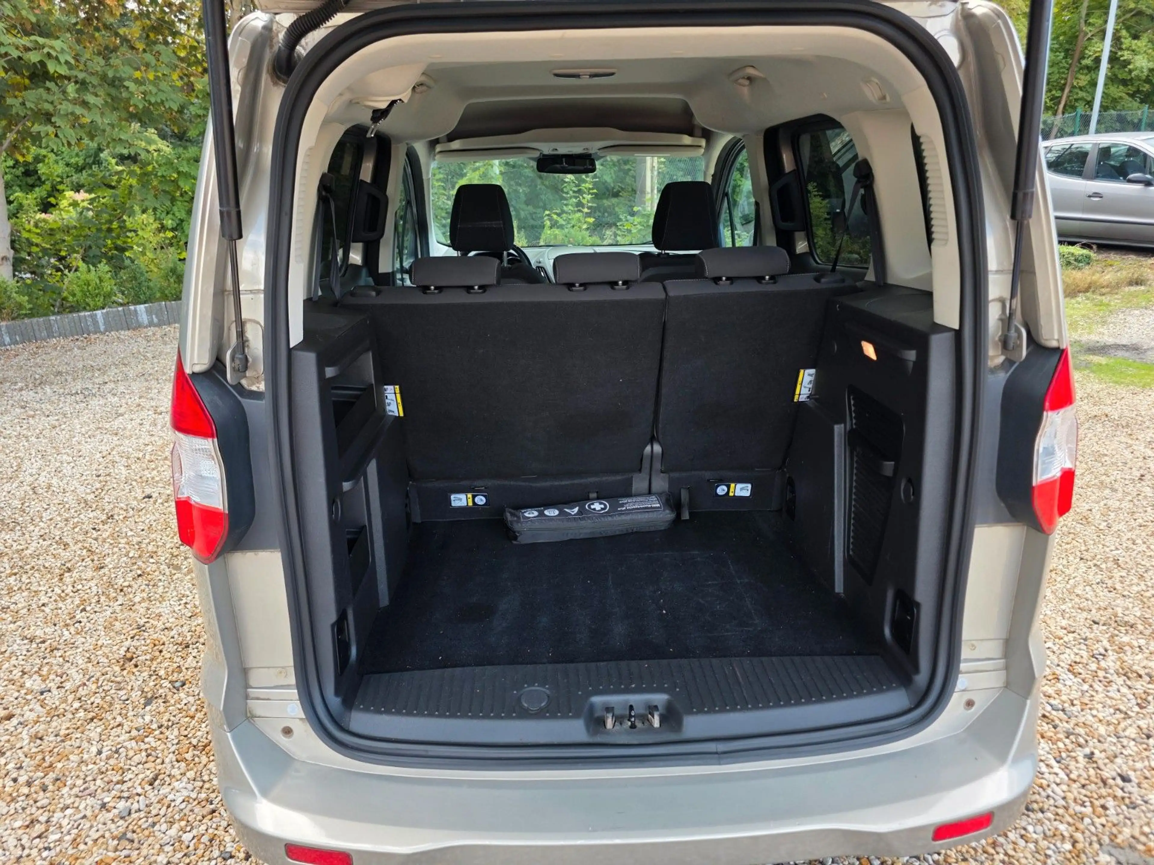Ford Tourneo Courier Titanium 61733 Km 1Hand — photo 7