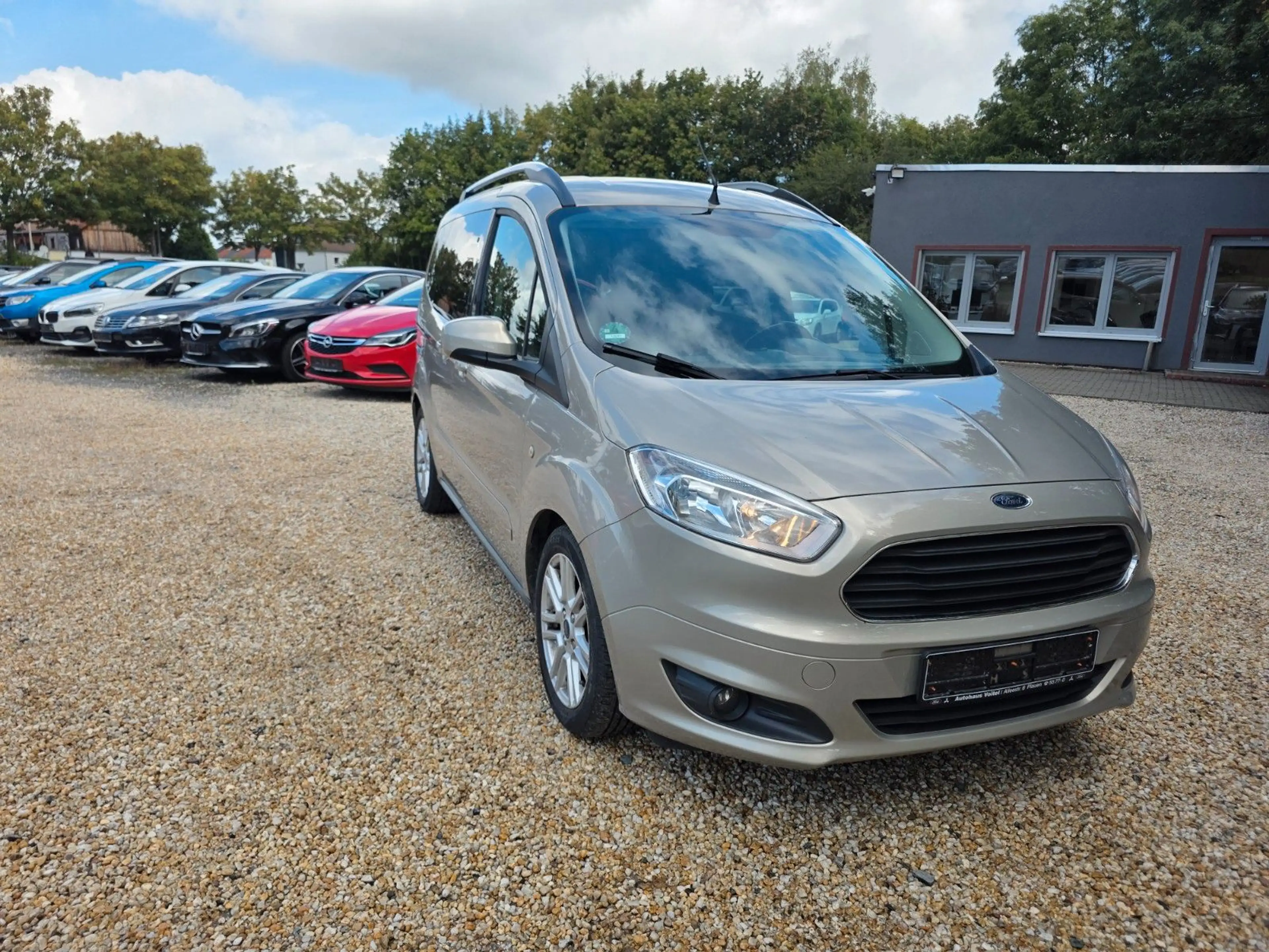Ford Tourneo Courier Titanium 61733 Km 1Hand — photo 3
