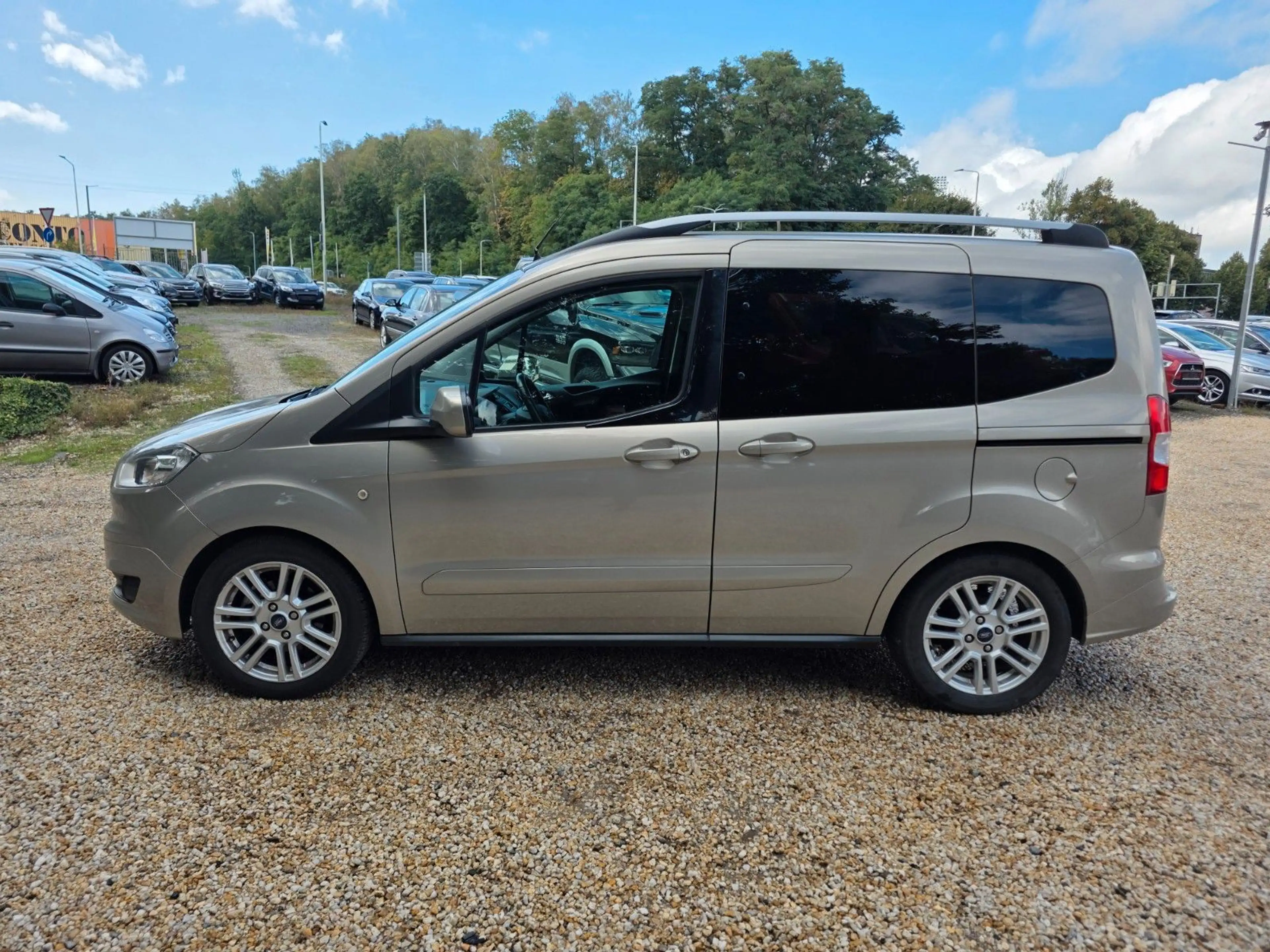 Ford Tourneo Courier Titanium 61733 Km 1Hand — photo 11