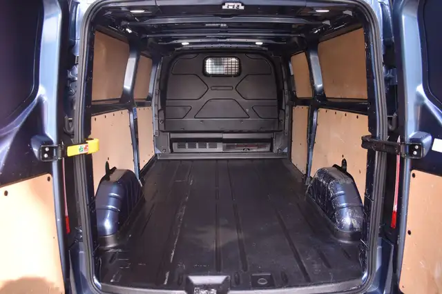 Ford Transit view 16
