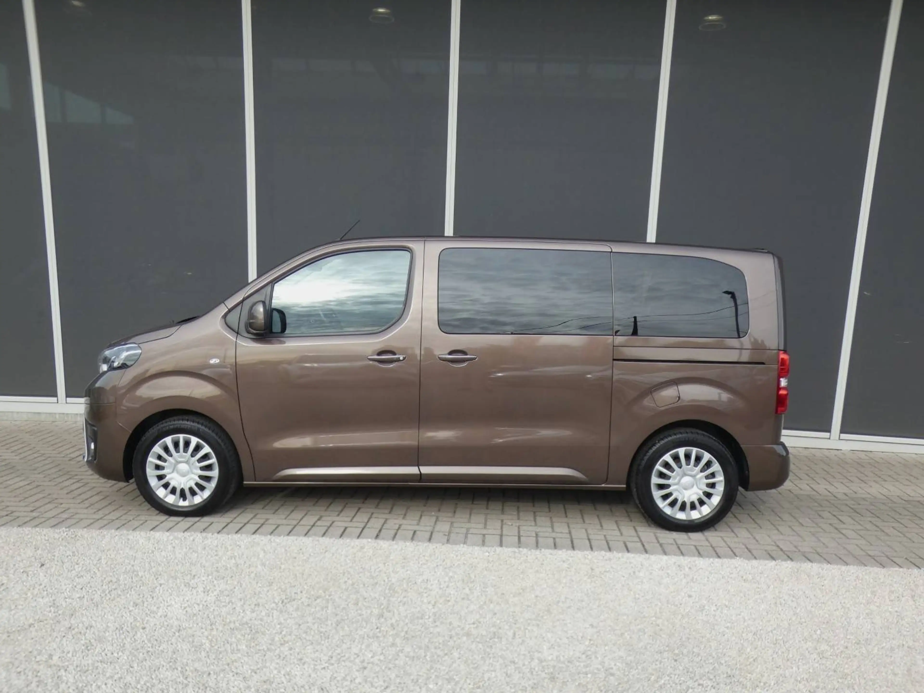 Toyota Proace Verso 2.0D AUTOMAAT 177pk MPV 8PL +Carplay +GPS +Zetelverwarming +Parkeercamera +3 zone airco — photo 4