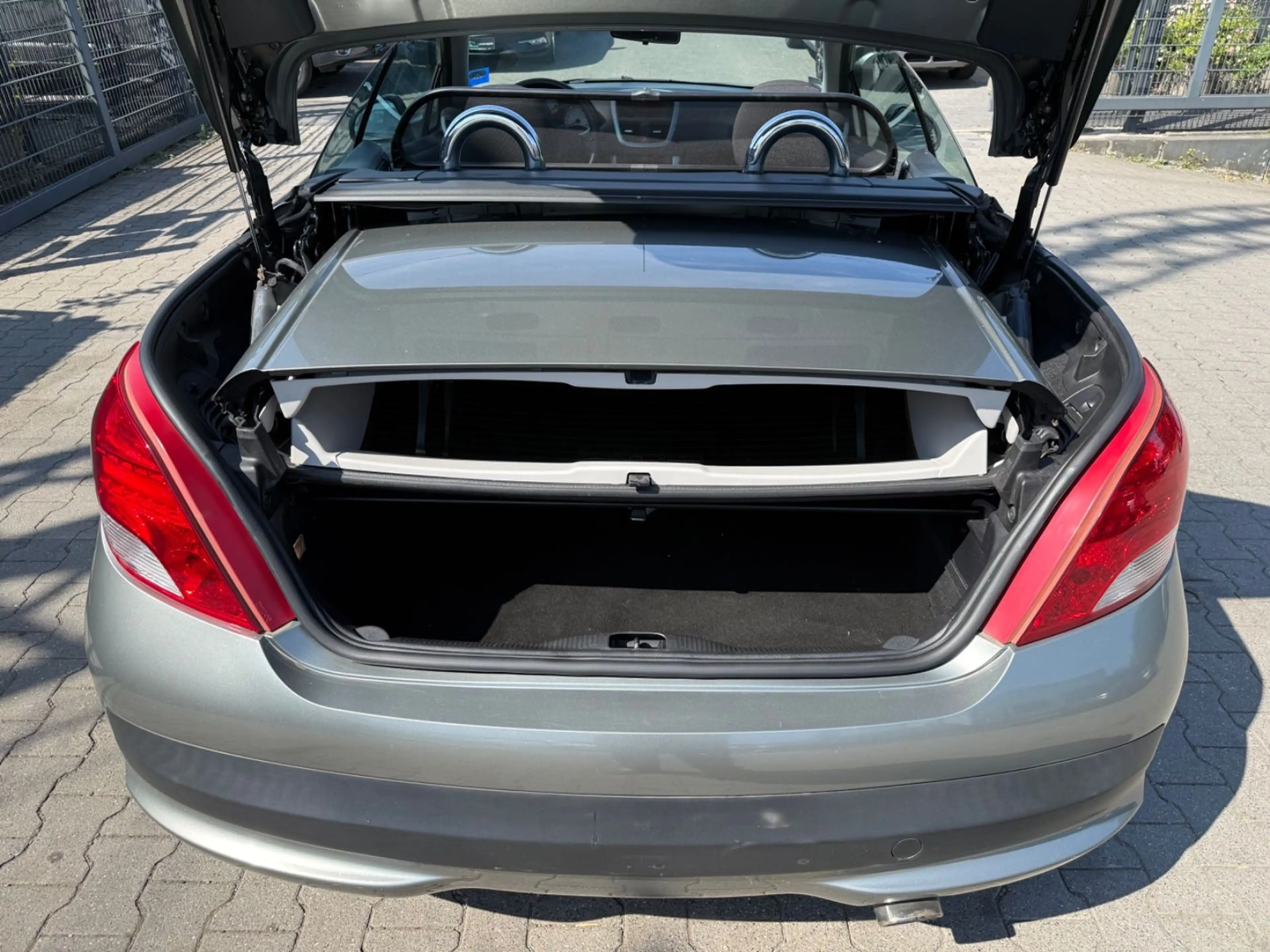 Peugeot 207 CC Cabrio-Coupe Premium — photo 9