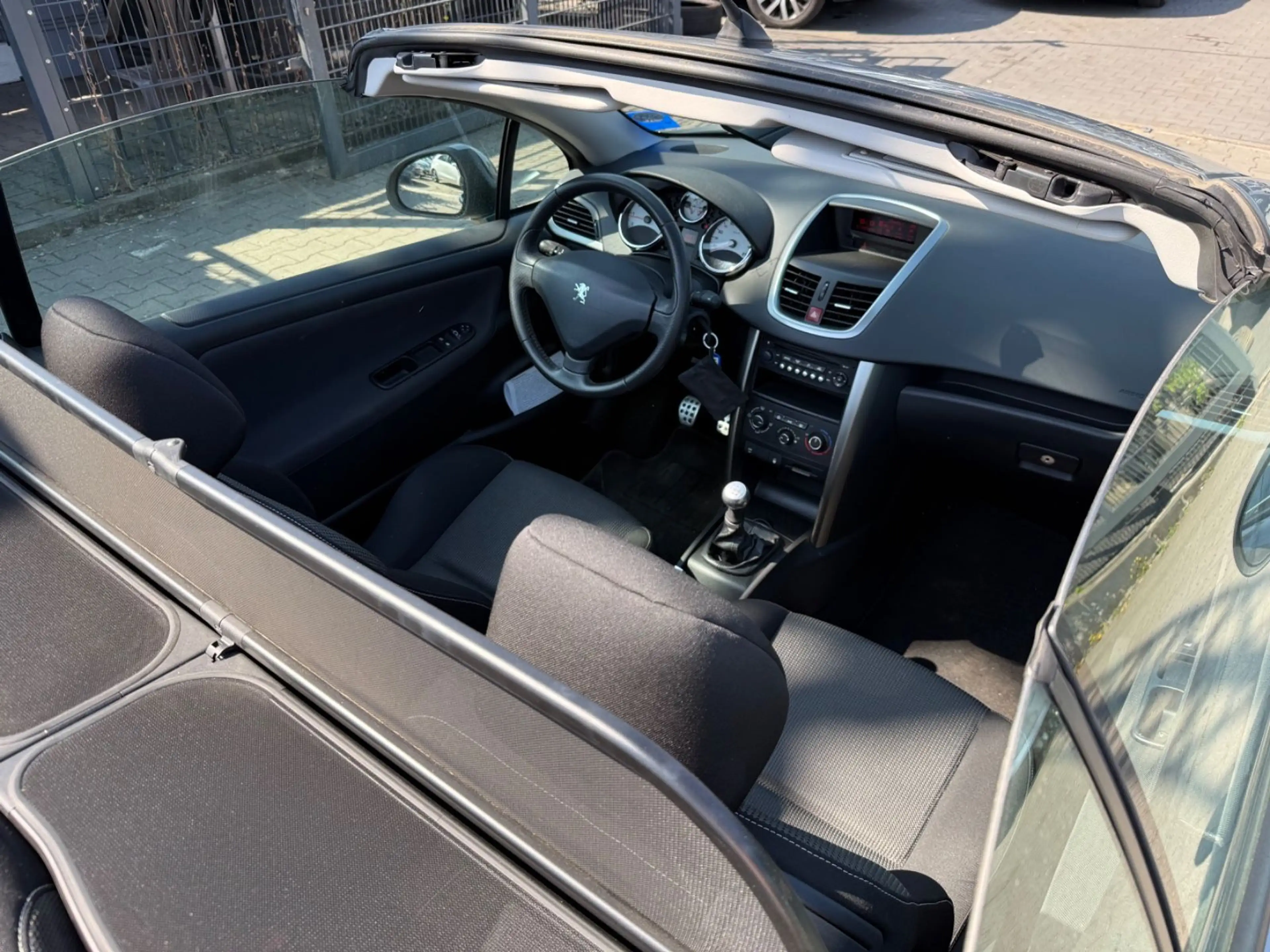 Peugeot 207 CC Cabrio-Coupe Premium — photo 15
