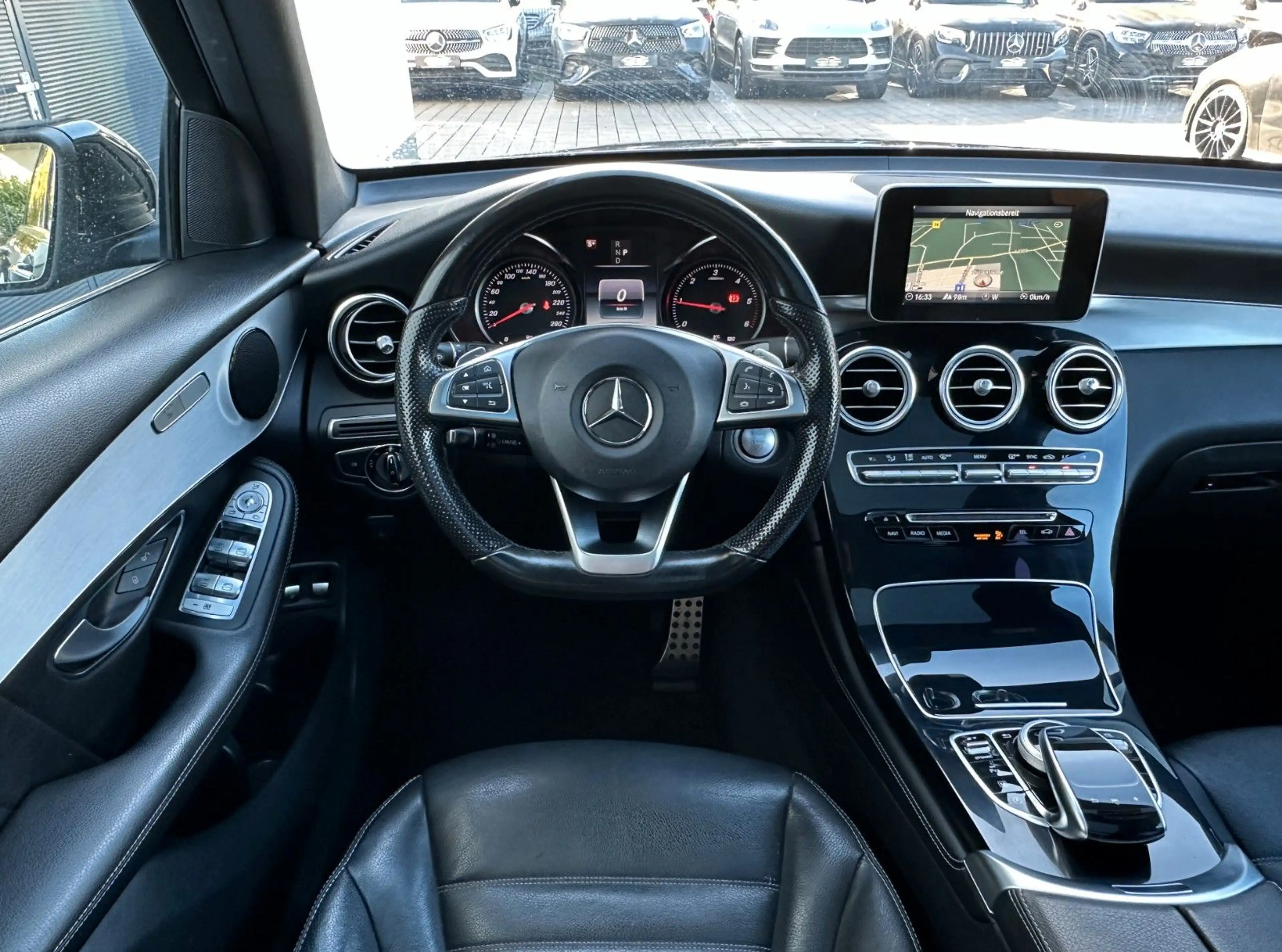 Mercedes-Benz GLC 250 d 4Matic*AMG-LINE*PANO*LEDER*AHK*KAMERA — photo 11