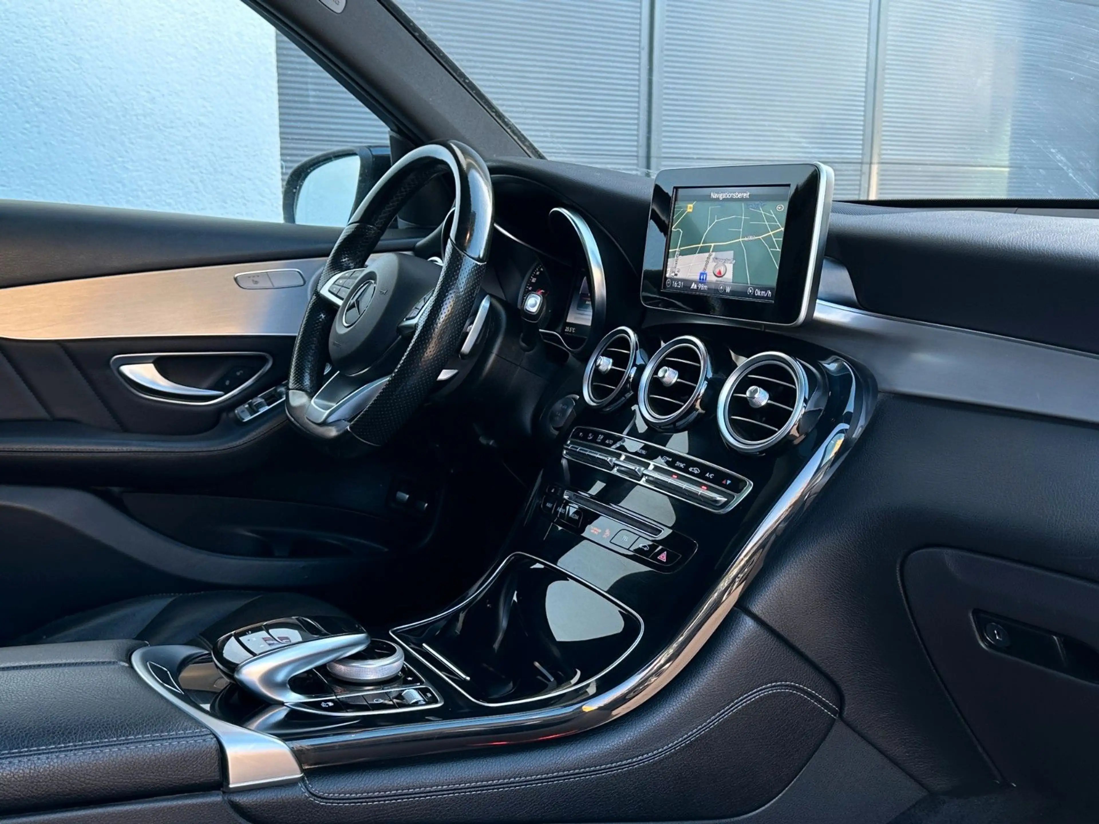 Mercedes-Benz GLC 250 d 4Matic*AMG-LINE*PANO*LEDER*AHK*KAMERA — photo 13
