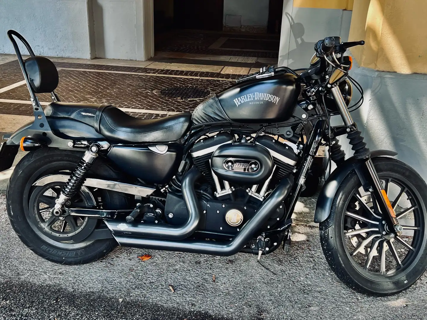 Harley-Davidson Iron 883 Schwarz - 2