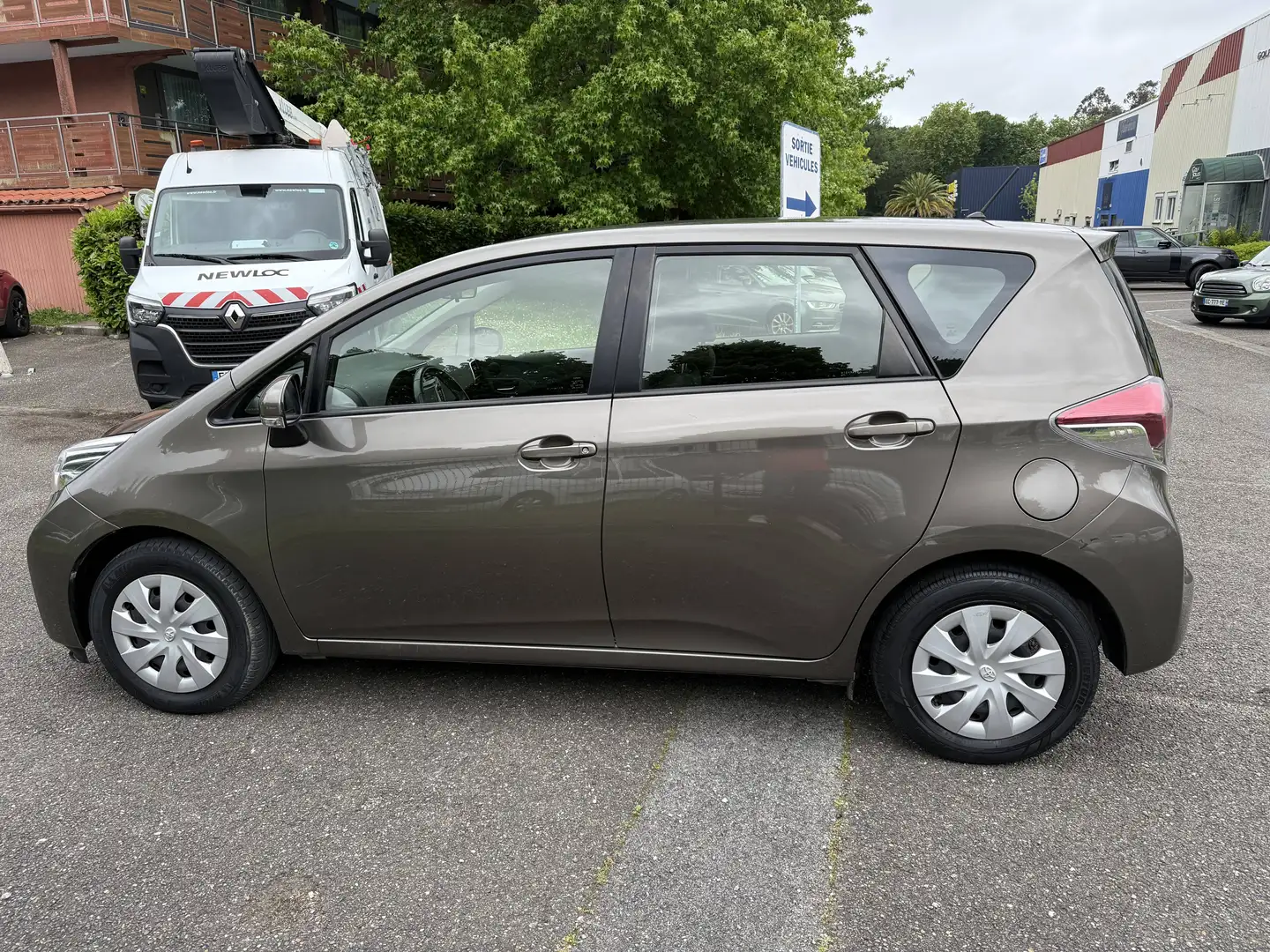 Toyota Verso-S 100 VVT-i Style MultiDrive S Brun - 2