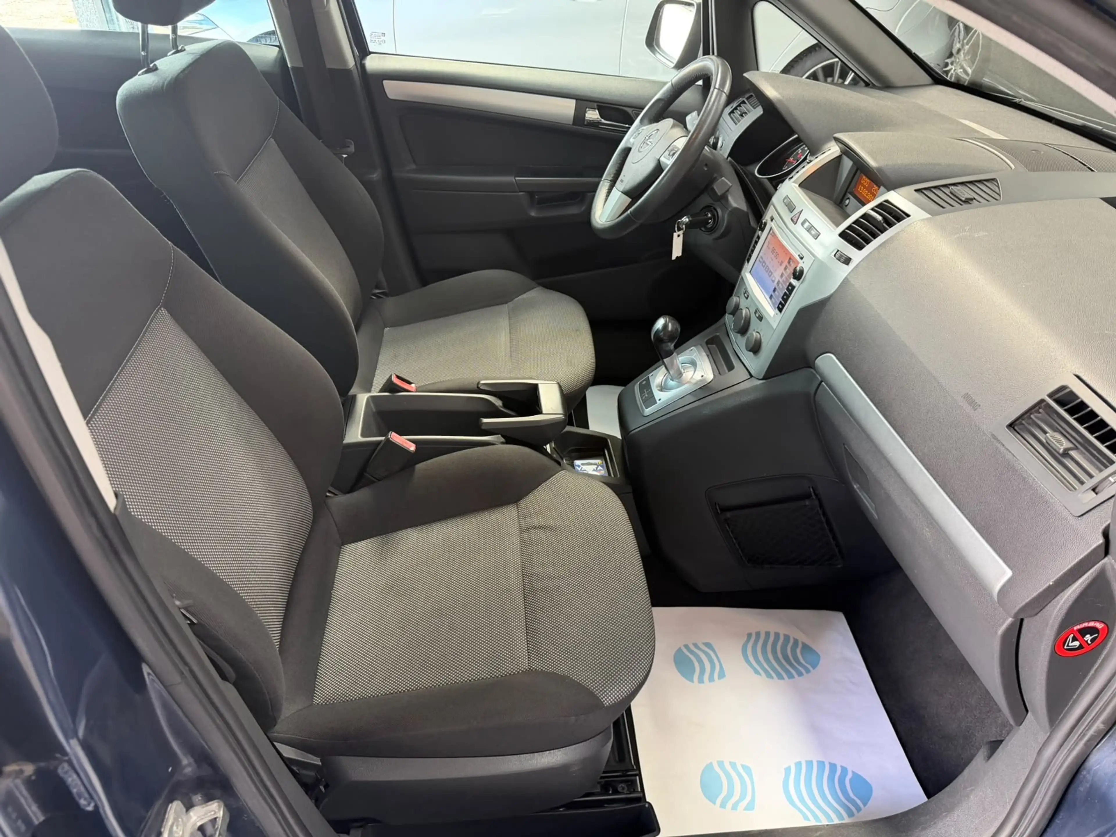 Opel Zafira Zafira 1.8 essence 7 places 2012 *89000km* — photo 9