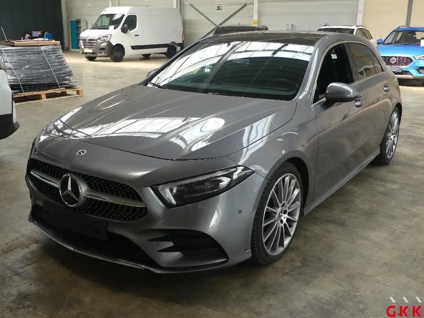 Mercedes-Benz A 250 AMG LINE/19Z./MULTIBEAM/NAVI/PANO/KAMERA Grijs - 1