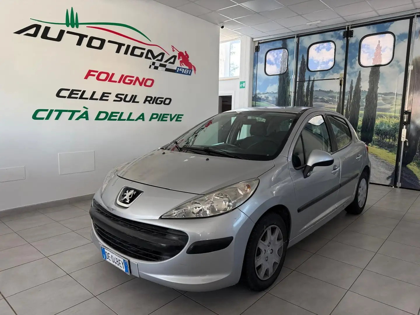 Peugeot 207 207 5p 1.4 8v Gris - 1