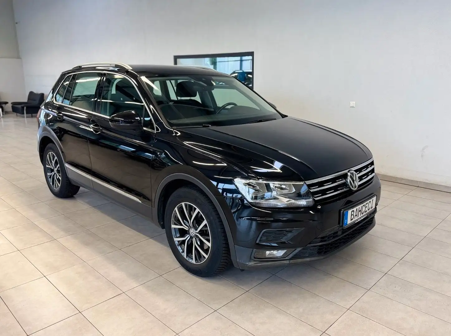 Volkswagen Tiguan 1,4TSI Comfortline*AHK*Klima*Navi* Schwarz - 1