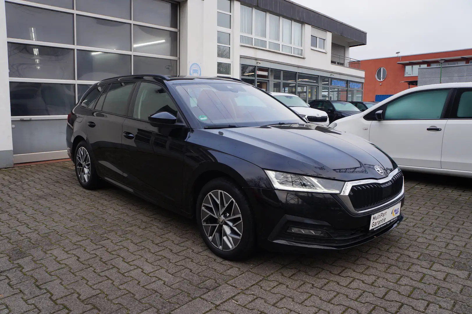 Skoda Octavia Octavia Combi Tour *PANO*LED*PDC V+H* Noir - 1