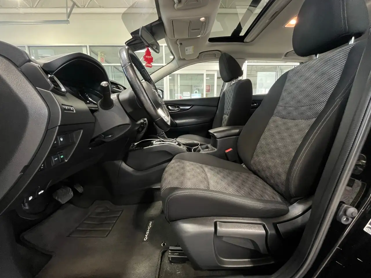 Nissan Qashqai снимка Nissan Qashqai