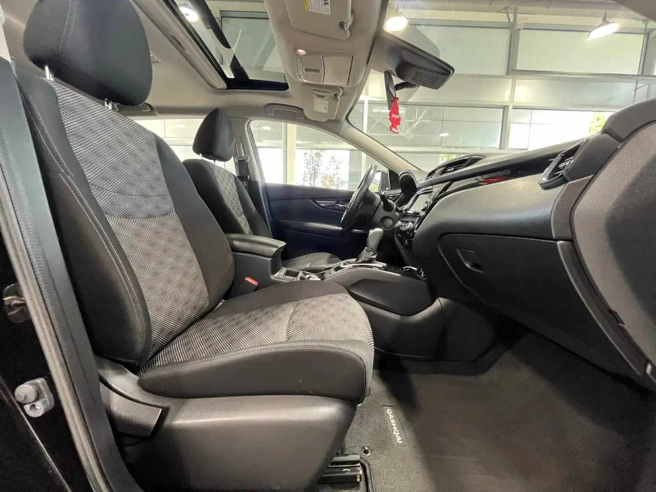 Nissan Qashqai снимка Nissan Qashqai