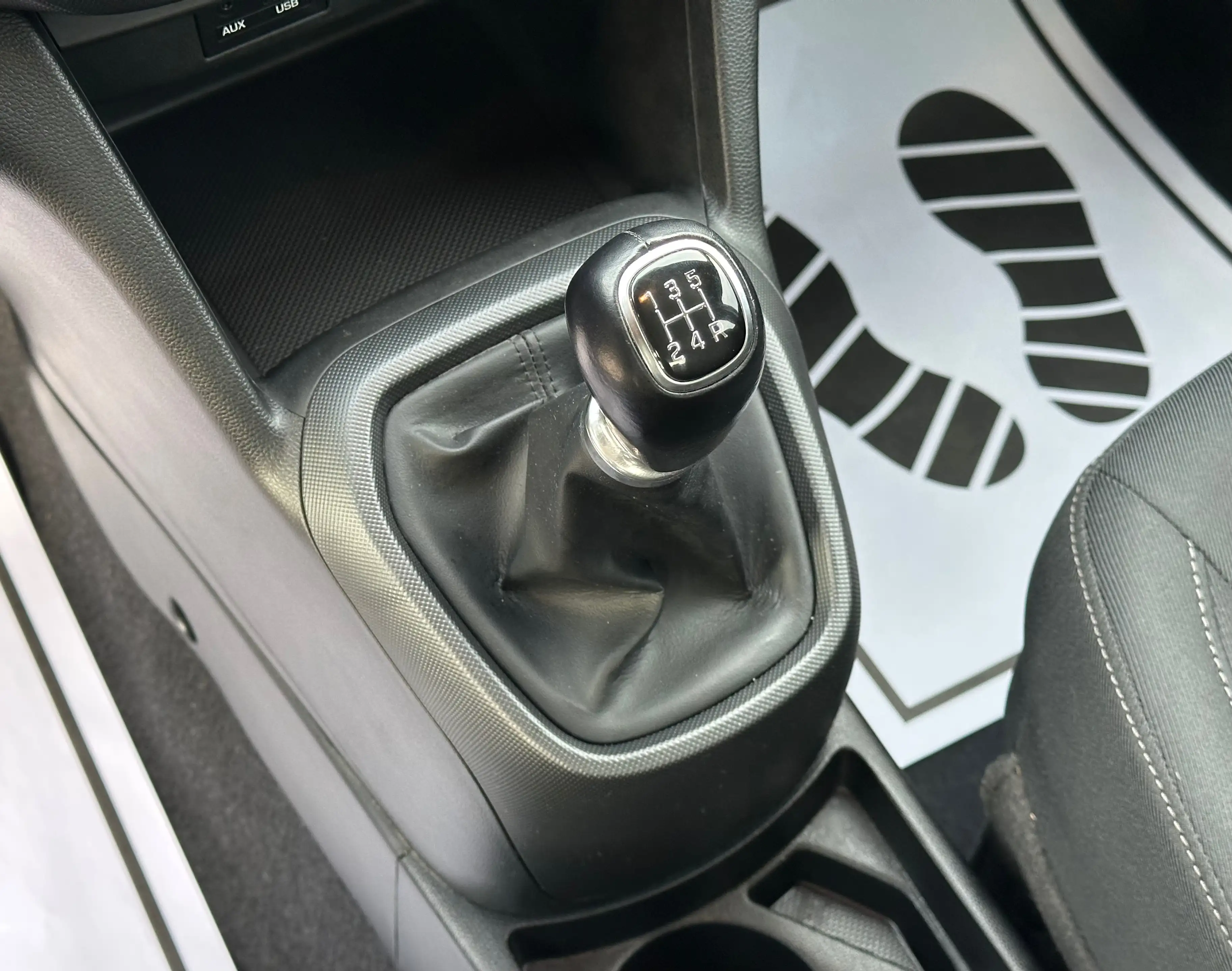Hyundai i10 1er Propriétaire / Carnet complet — photo 14
