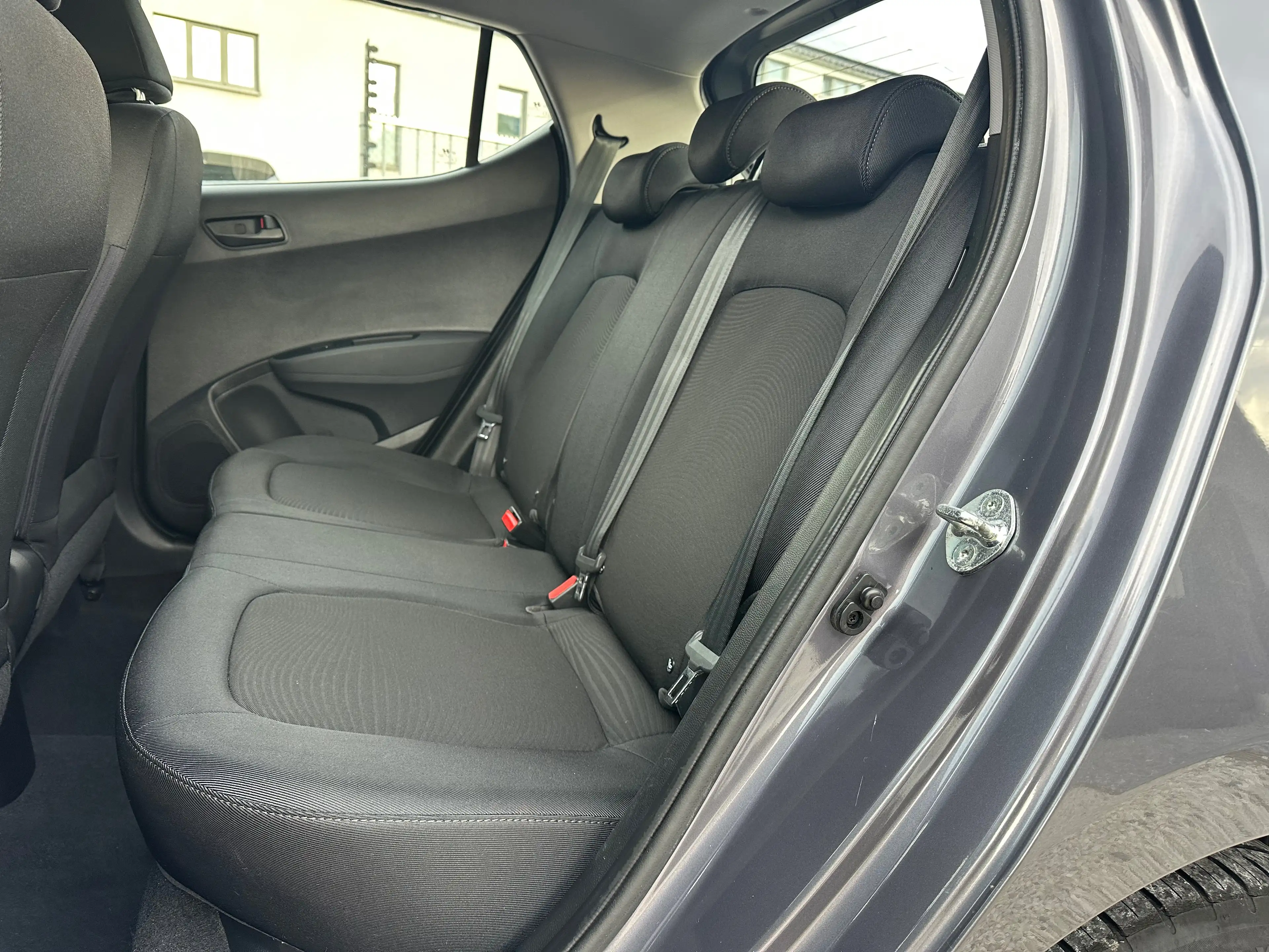 Hyundai i10 1er Propriétaire / Carnet complet — photo 10