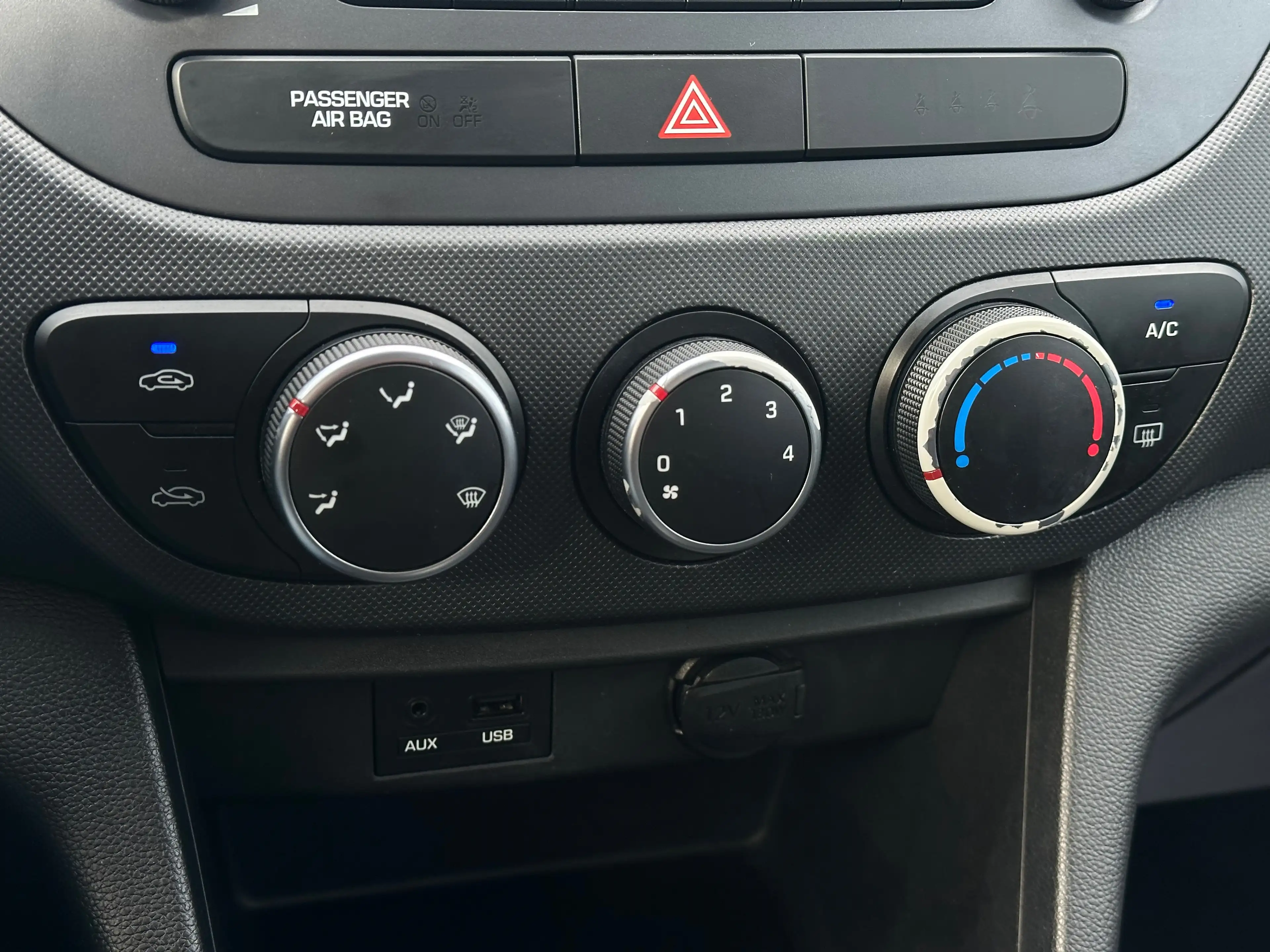 Hyundai i10 1er Propriétaire / Carnet complet — photo 15