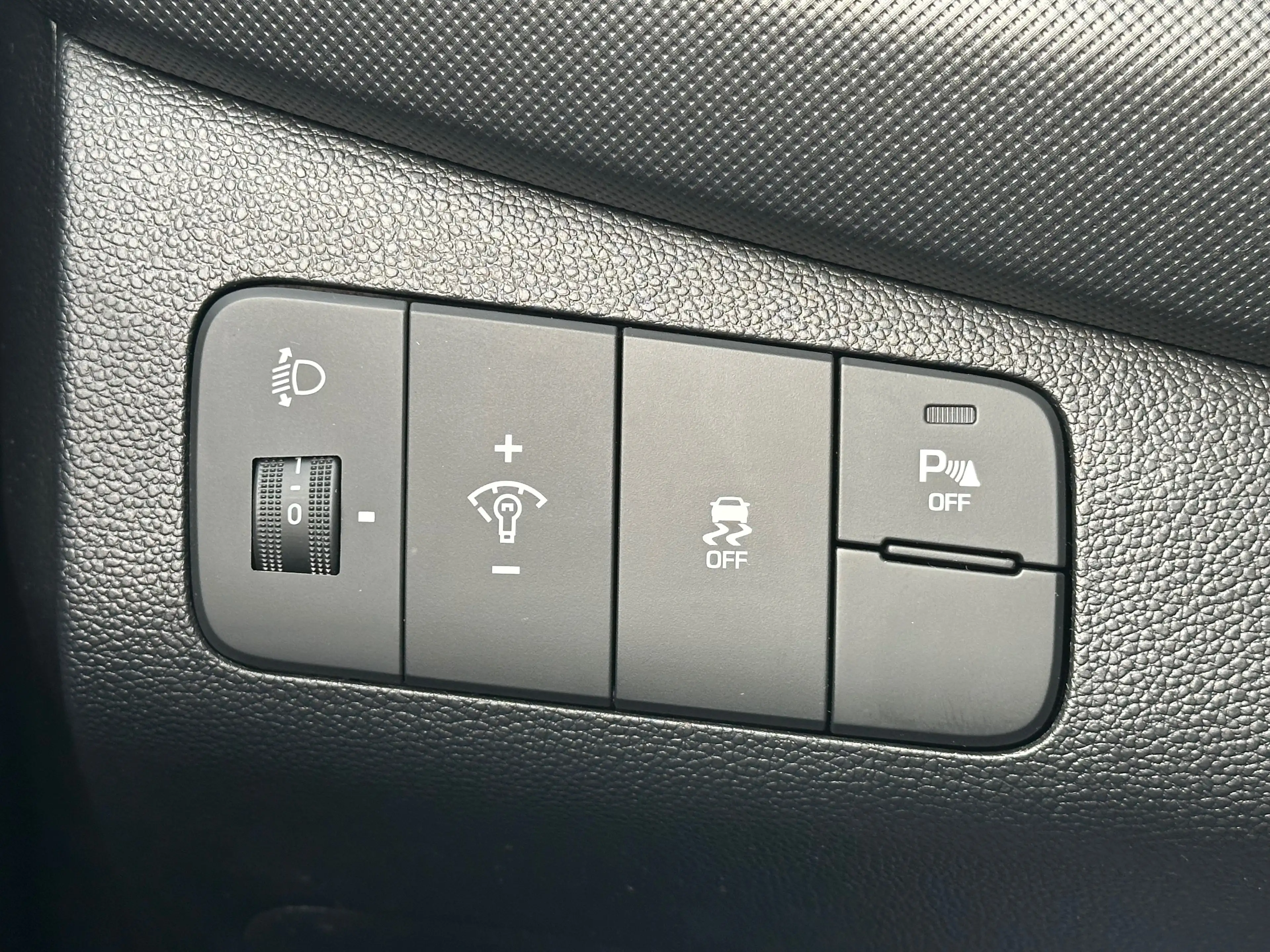Hyundai i10 1er Propriétaire / Carnet complet — photo 13