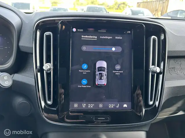 Volvo XC40 view 15