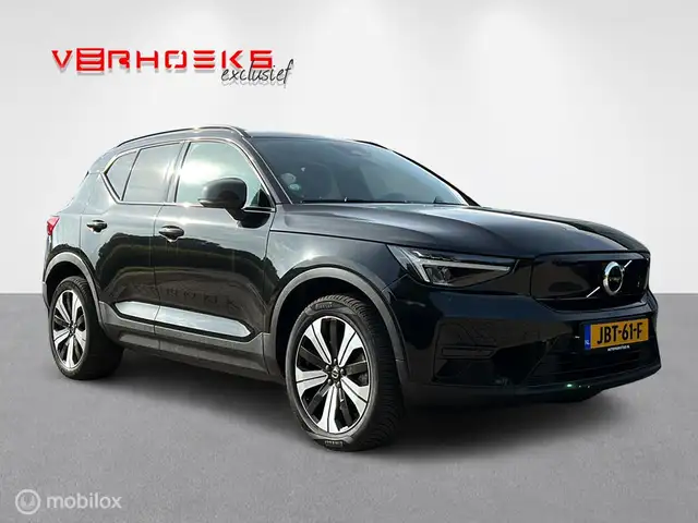 Volvo XC40 view 3