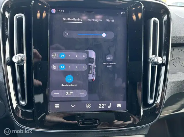 Volvo XC40 view 14