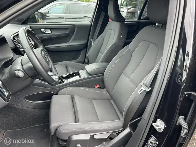 Volvo XC40 view 6