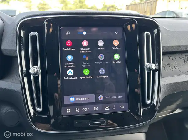 Volvo XC40 view 13