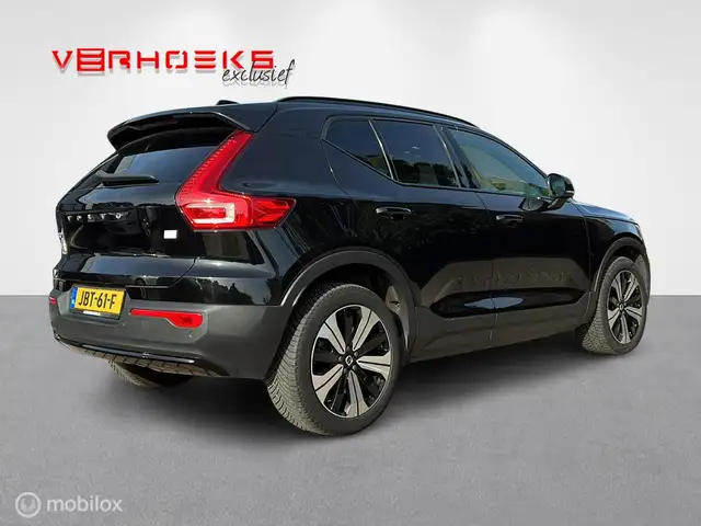 Volvo XC40 view 4