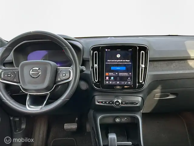 Volvo XC40 view 10