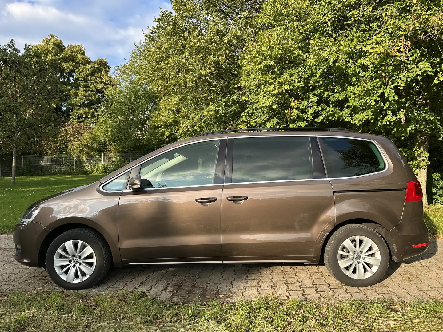 Volkswagen Sharan 1.4 TSI DSG BlueMotion Technology Braun - 2