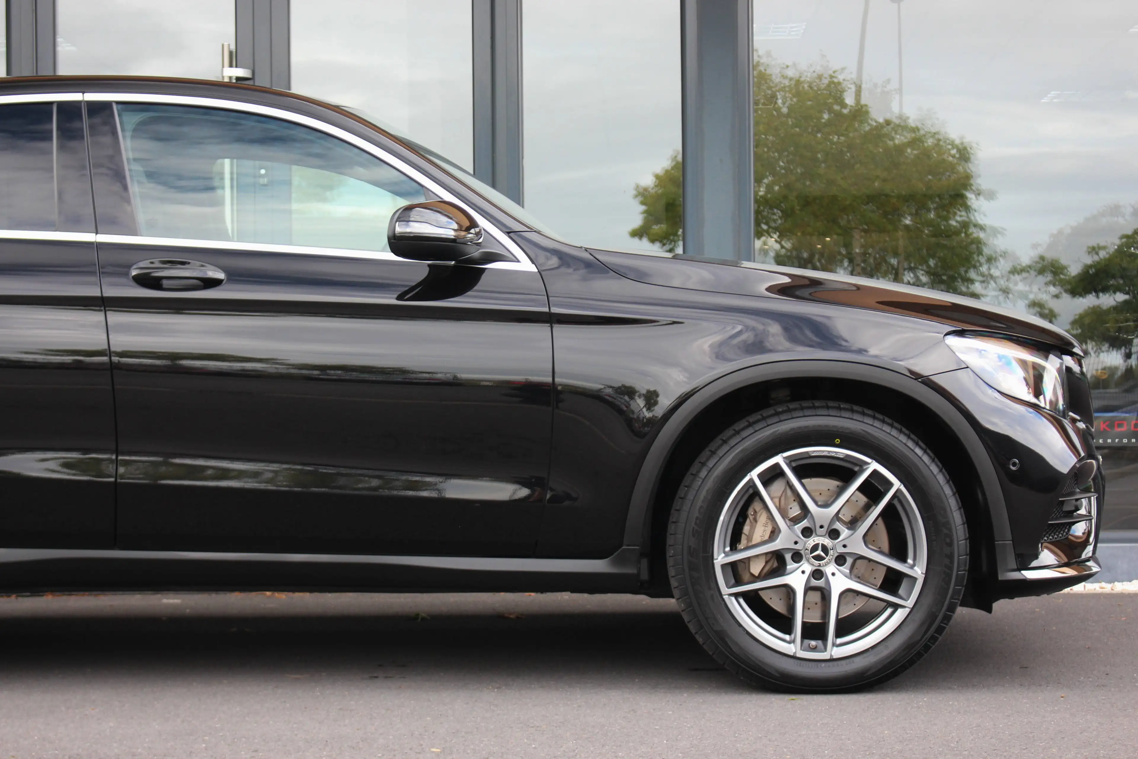 Mercedes-Benz GLC 250 *COUPÉ*4MATIC*AMG LINE* + 1J GRNT — photo 4