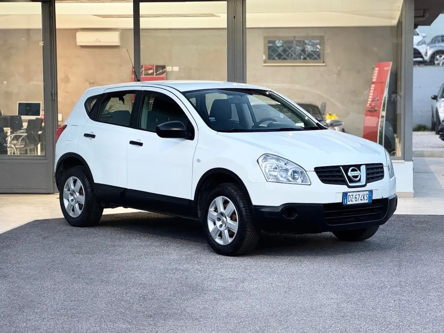 Nissan Qashqai 1.6 Benzina 115CV - 2009 Weiß - 1