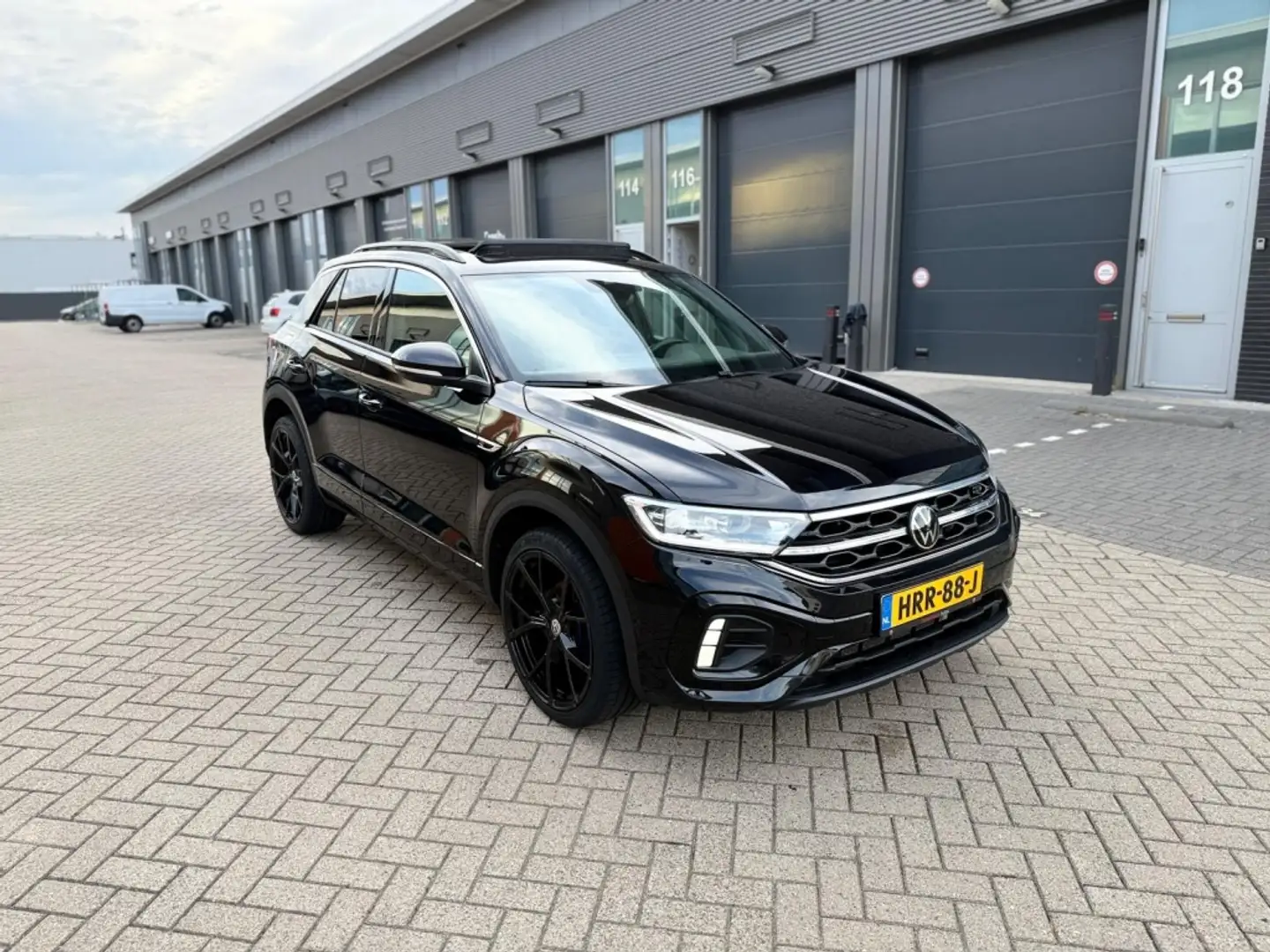 Volkswagen T-Roc 1.5 TSI R-line|Pano|trkhaak|Acc|cam Zwart - 1