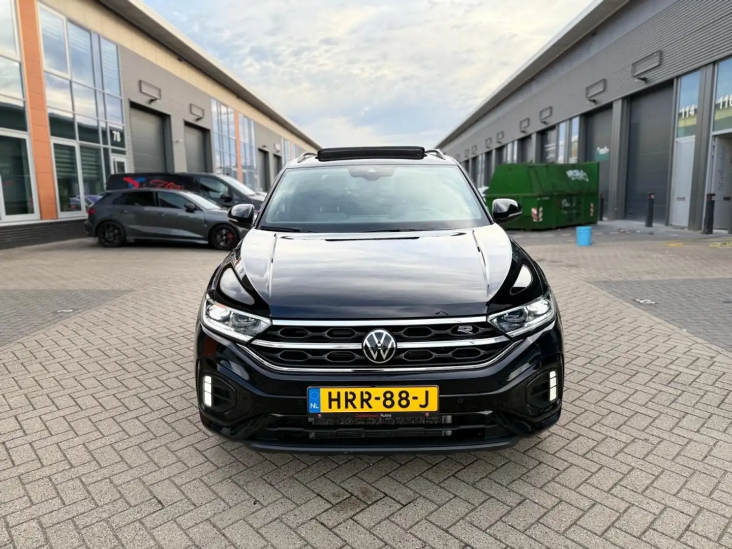 Volkswagen T-Roc 1.5 TSI R-line|Pano|trkhaak|Acc|cam Zwart - 2
