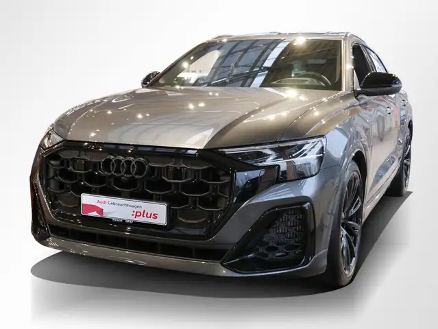 Audi Q8 view 11