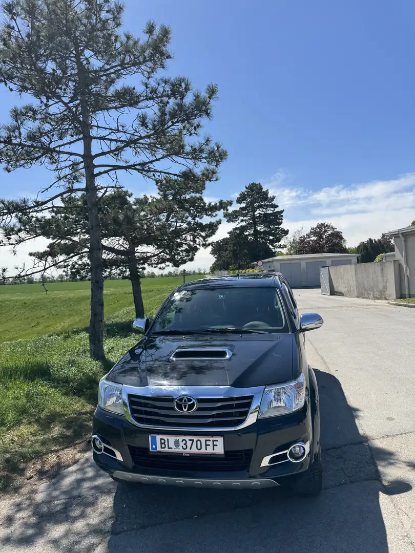 Toyota Hilux 3.0 D-4D Invincible - 1