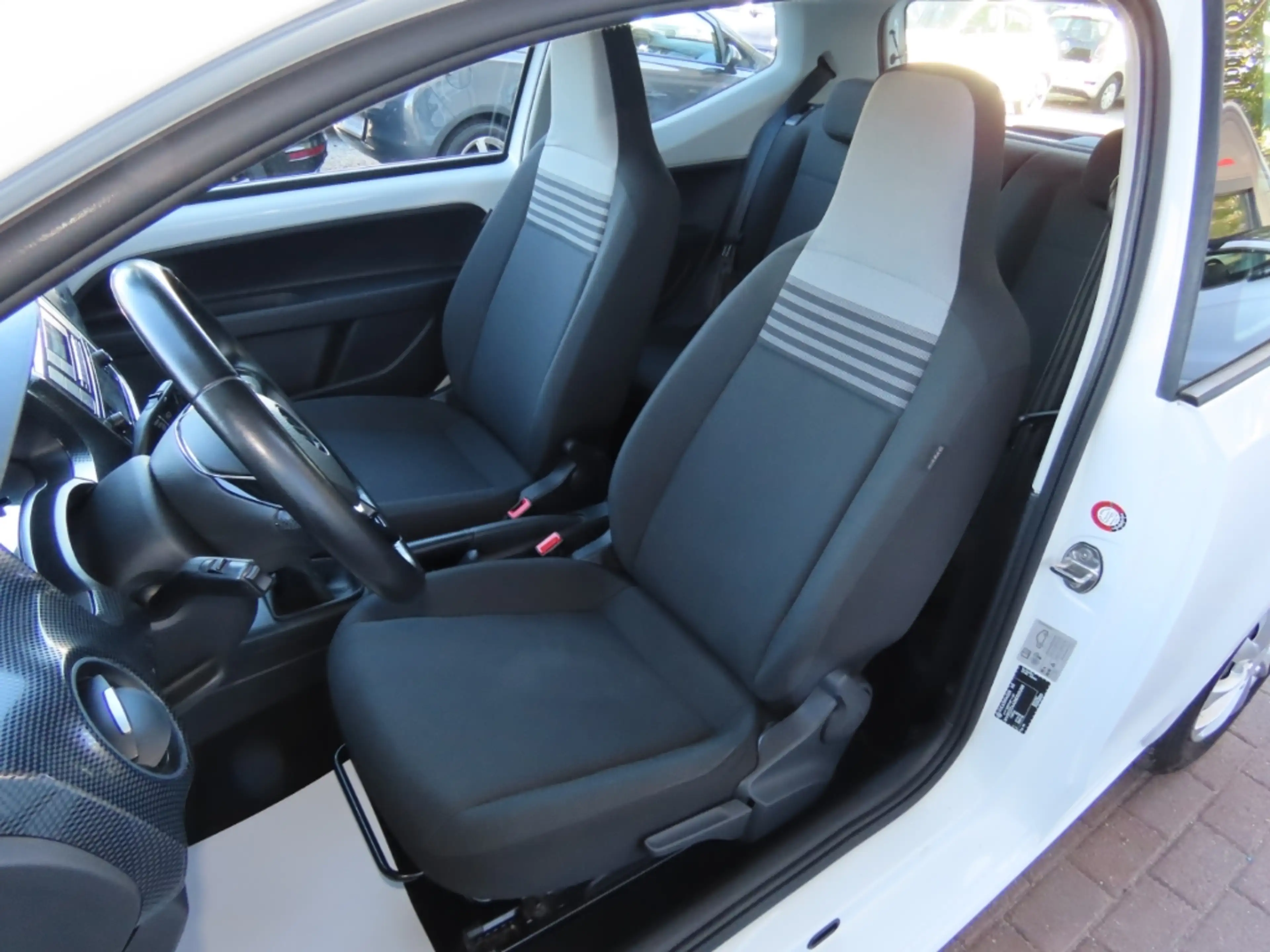 Volkswagen up! 1.0 1.Hand*Kamera*Bluetooth*Tempomat — photo 9