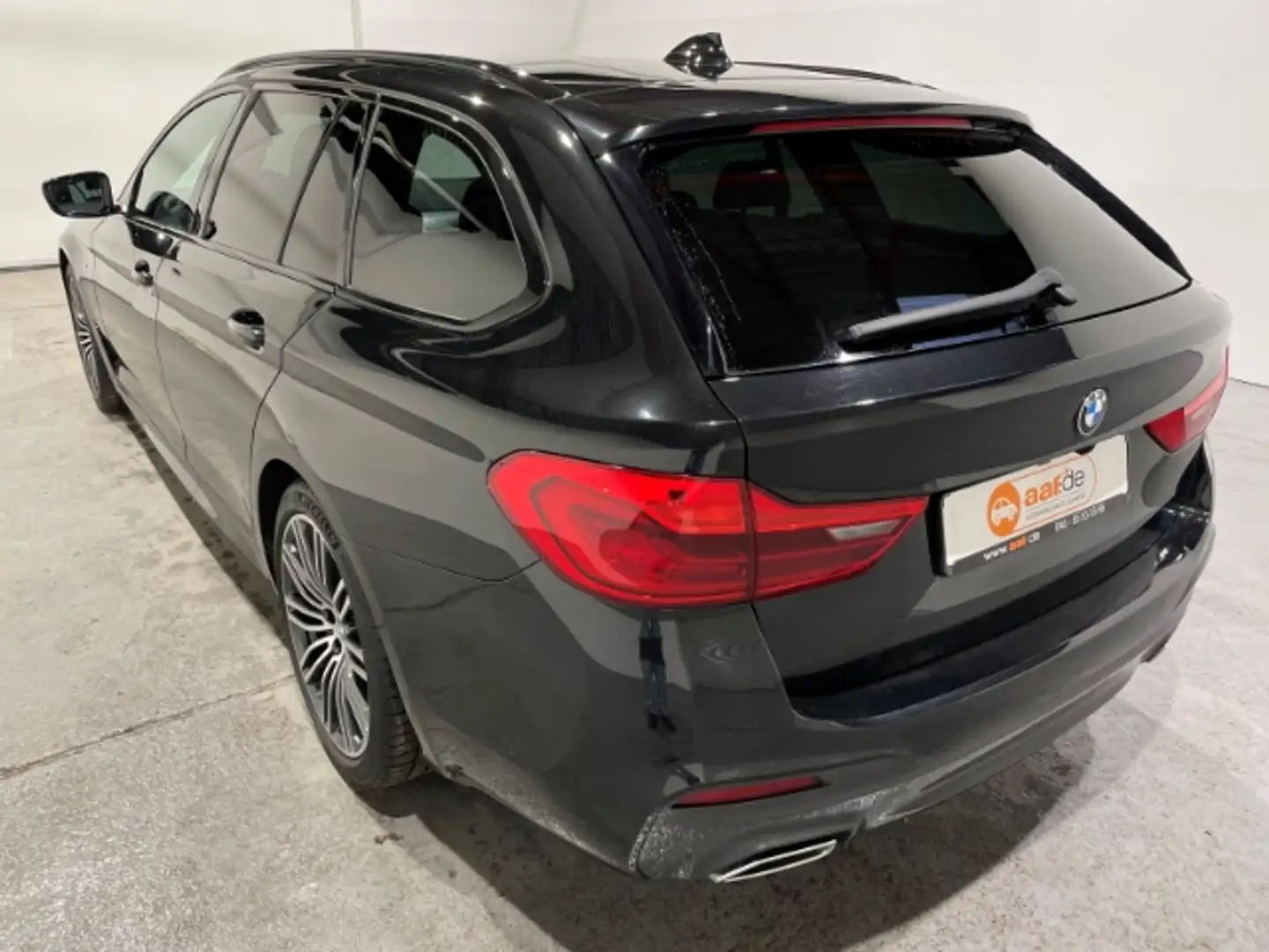 BMW 530 i Touring xDrive M Sport Automatik EU6d-T Schwarz - 2