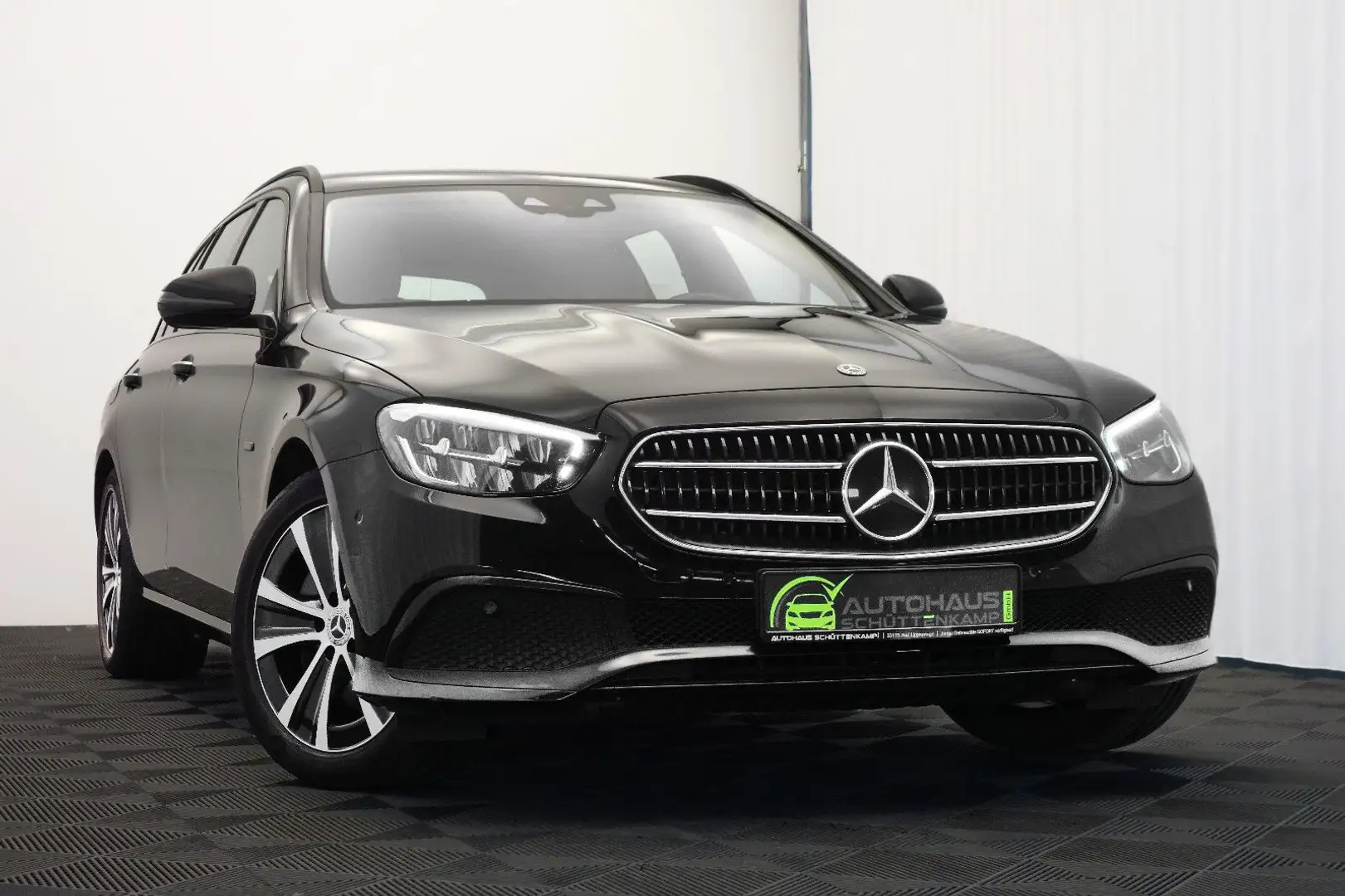 Mercedes-Benz E 300 T e Avantgarde 9G-TRONIC RFKMRA+WIDESCREEN Schwarz - 1
