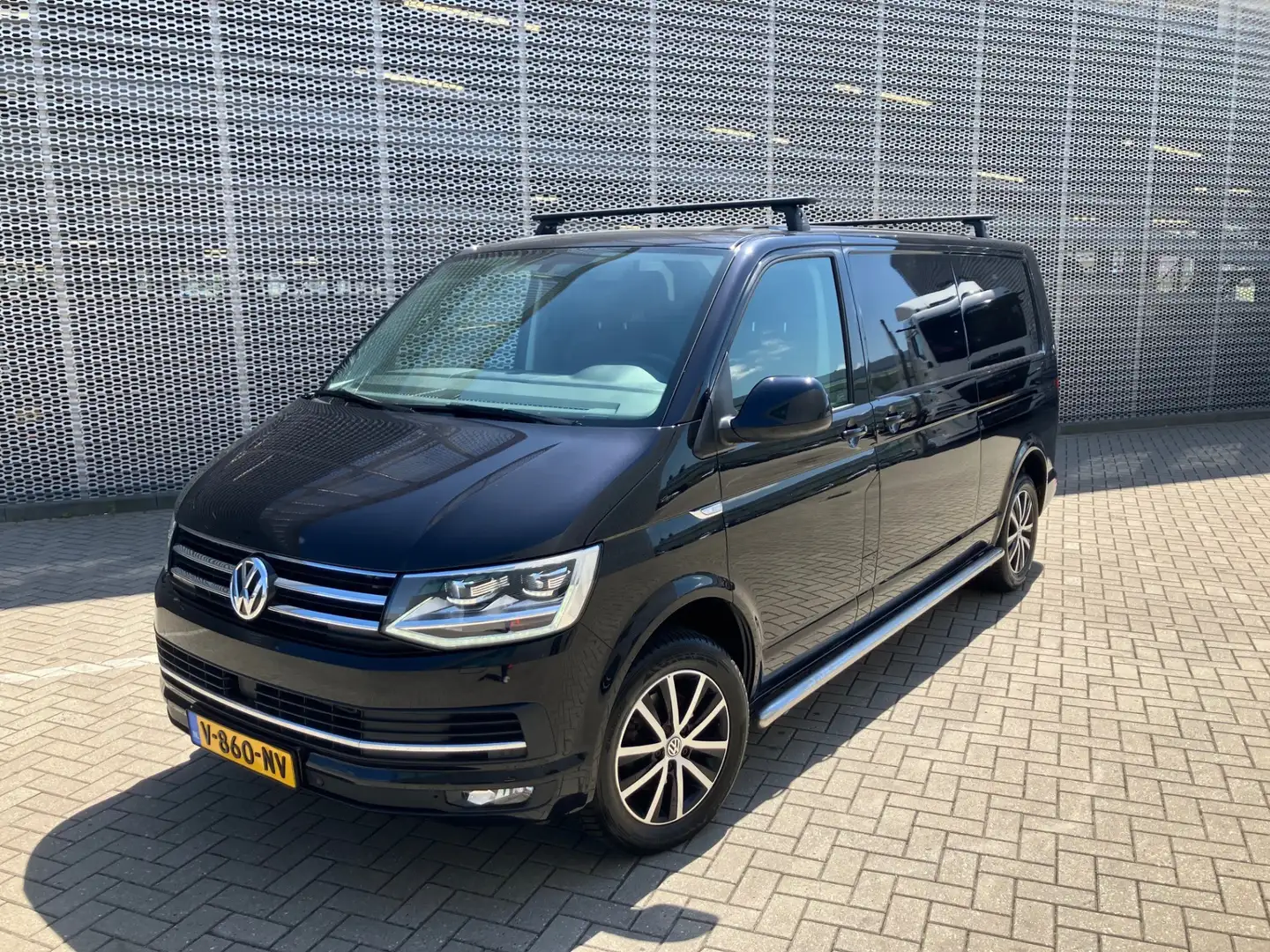 Volkswagen T6 Transporter 2.0 TDI 150PK L2H1 DSG Zwart - 1