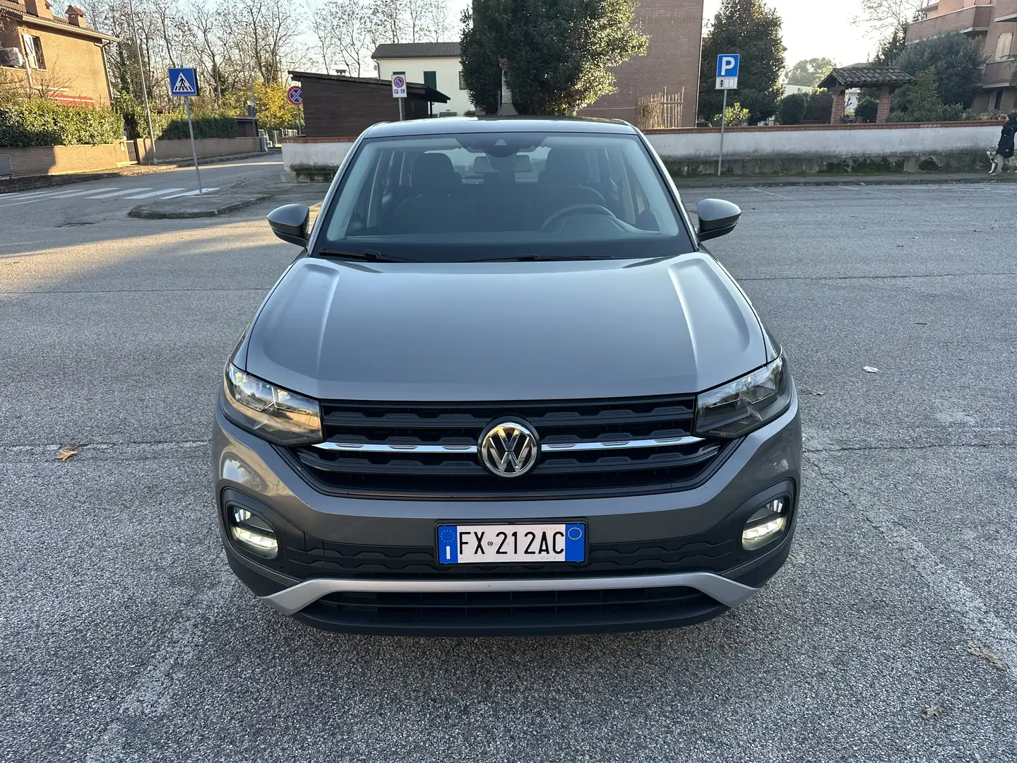 Volkswagen T-Cross 1.0 tsi Urban 95cv Grau - 2