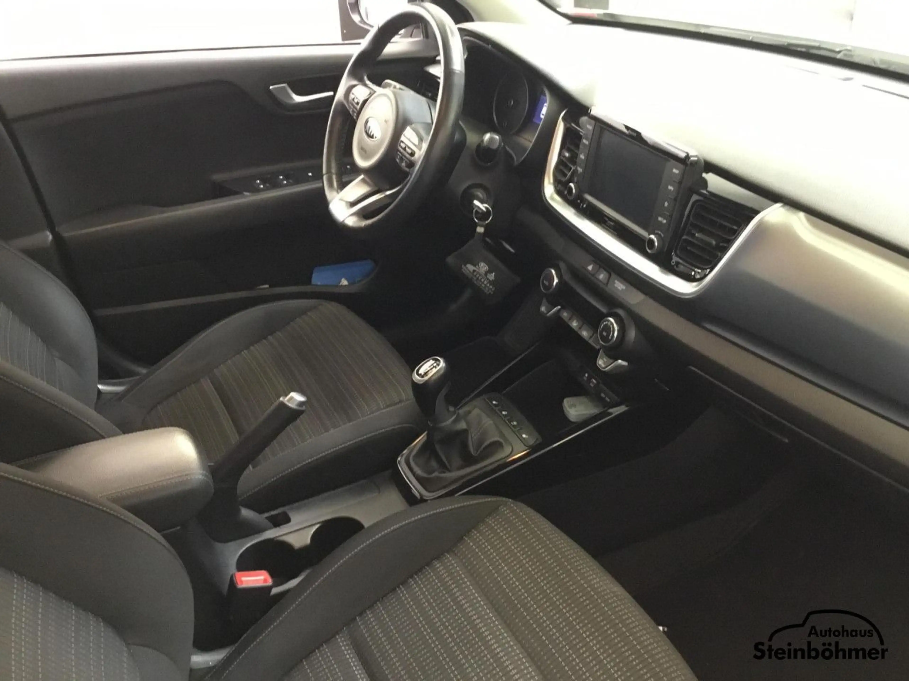 Kia Stonic Vision 1.0T-GDI NAV SHZ RearCam Bluetooth — photo 3