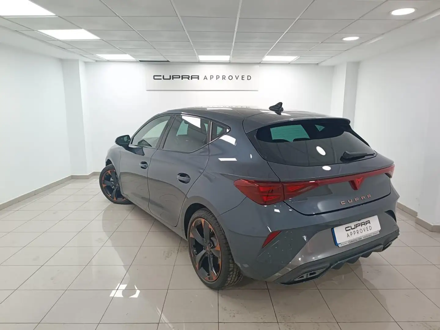 CUPRA Leon 1.5 eTSI 110 DSG Grijs - 2