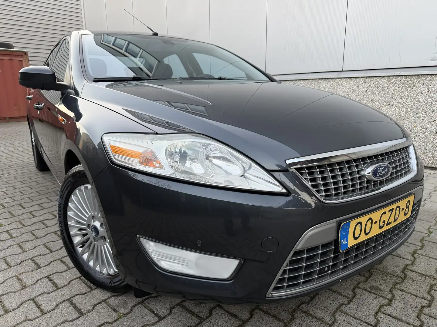 Ford Mondeo 2.0-16V Titanium Airco/Trekhaak/Topstaat! Grijs - 1