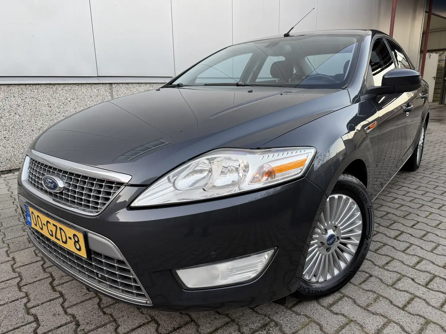 Ford Mondeo 2.0-16V Titanium Airco/Trekhaak/Topstaat! Grijs - 2