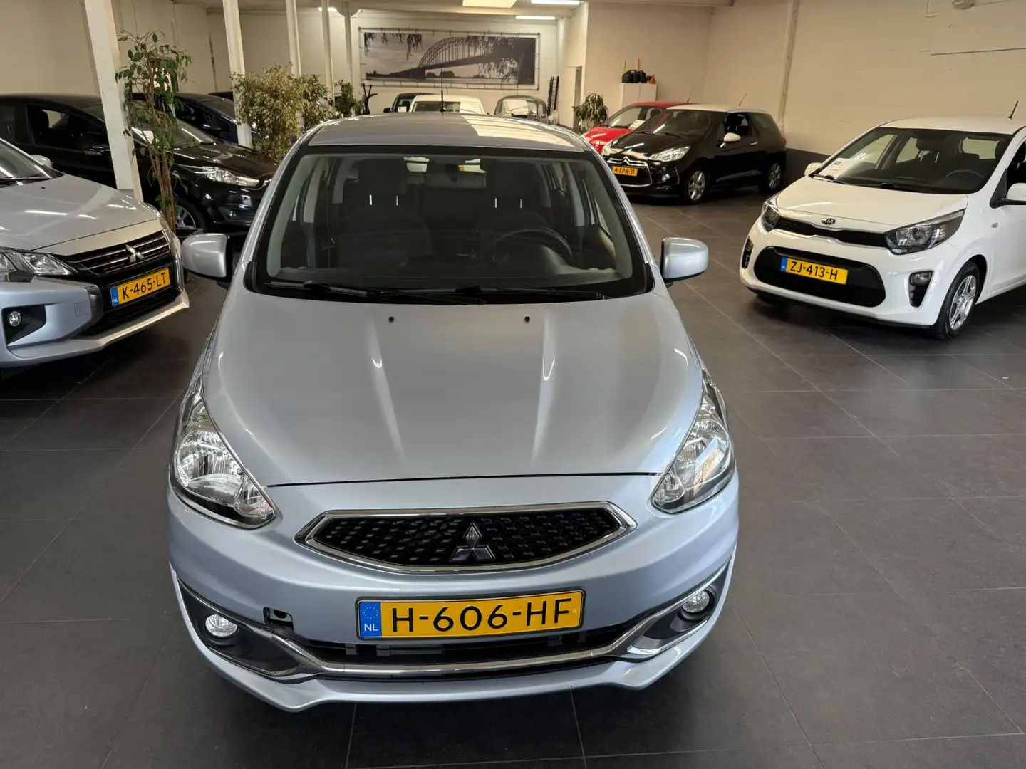 Mitsubishi Space Star 1.0 Cool+ Gris - 2