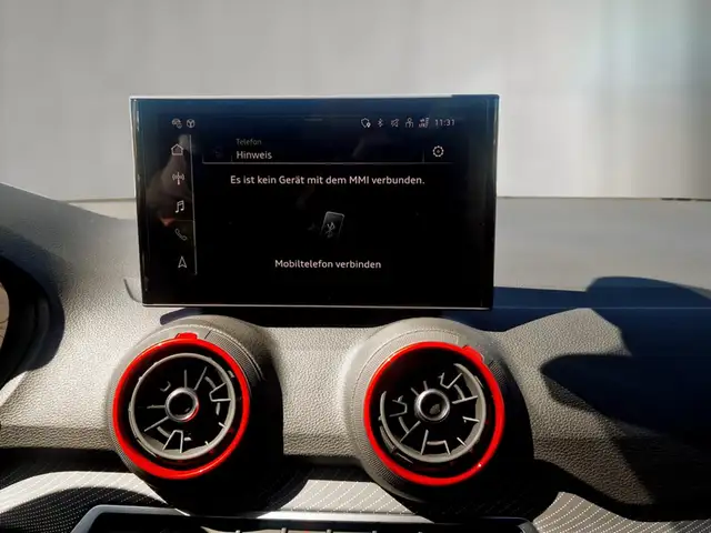Audi Q2 view 9