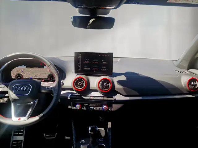 Audi Q2 view 7
