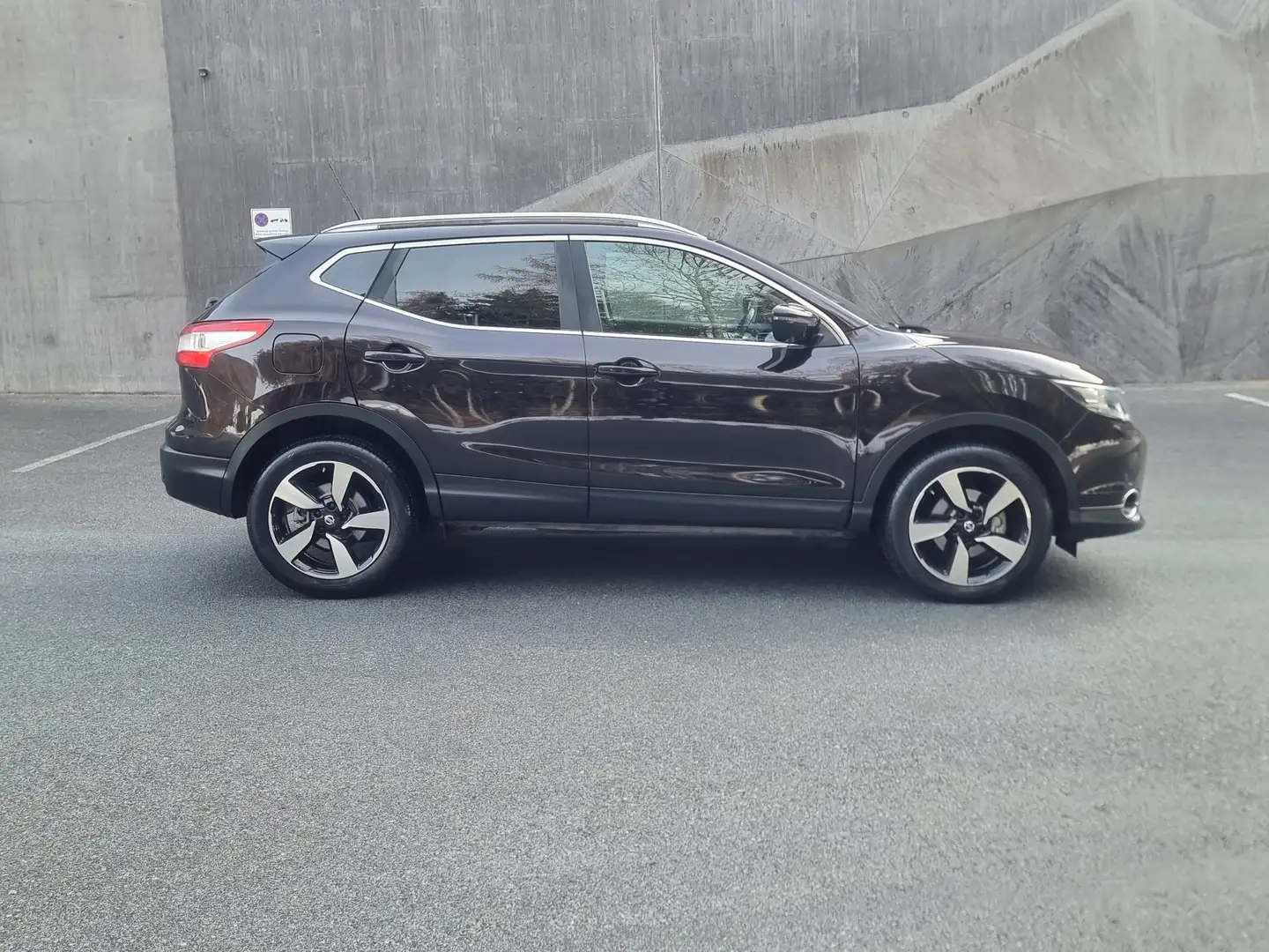 Nissan Qashqai 1,6 dCi ALL-MODE 4x4i*360°KAMERA*NAVI*AHK Violett - 2