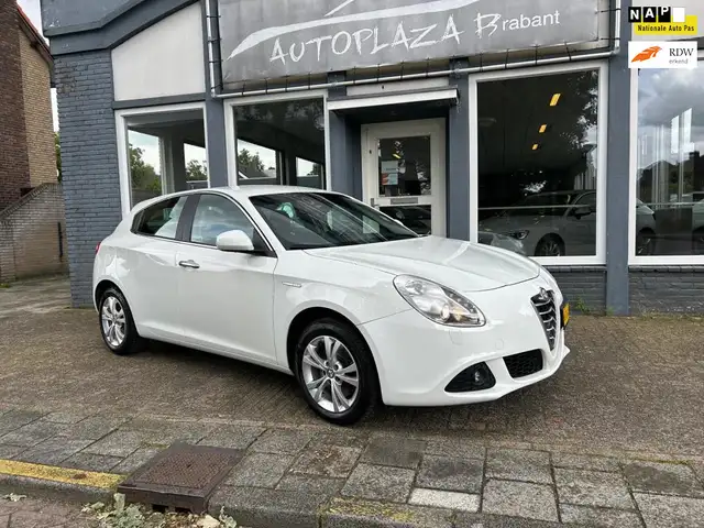 Alfa Romeo Giulietta 1.4 T Distinctive/CLIMA/ CRUISE/ LEER/ USB/ 17 INC